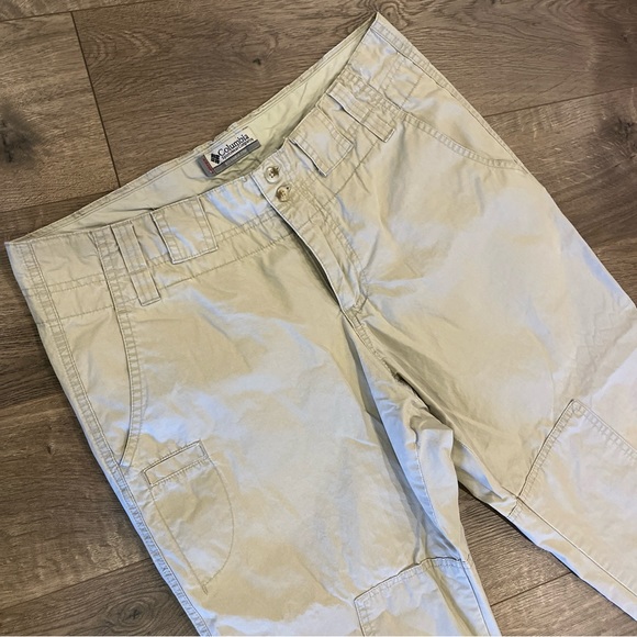 Columbia Cropped Khaki Pants Size 10 Pockets Hiking Casual Outdoors - Picture 2 of 7